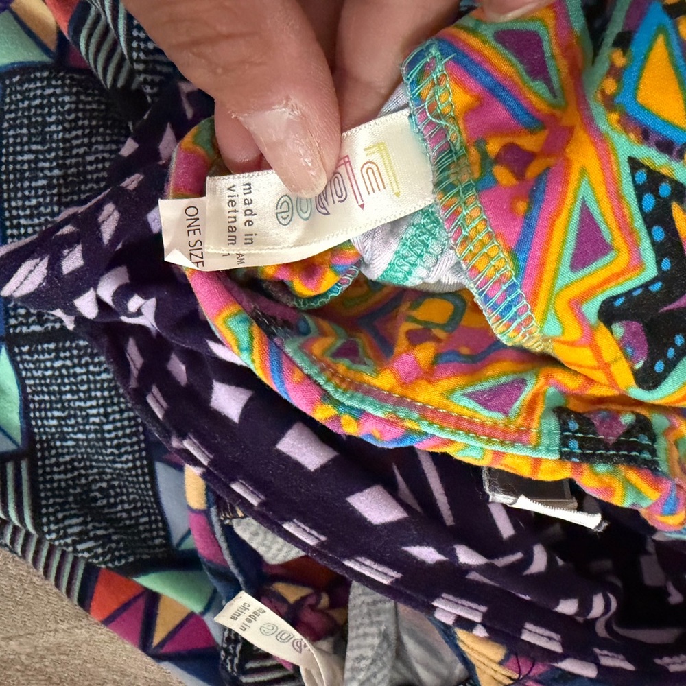 One size Lularoe leggings 5 pairs. - Picture 4 of 5